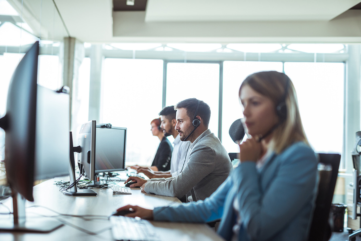 Distribution call center, employees on computer